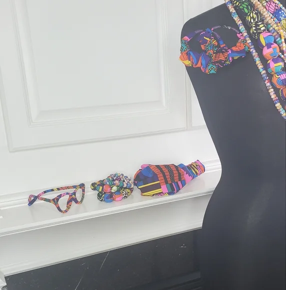 SASSY JONES Asante Colorful Beaded Necklace Set - Picture 8 of 10